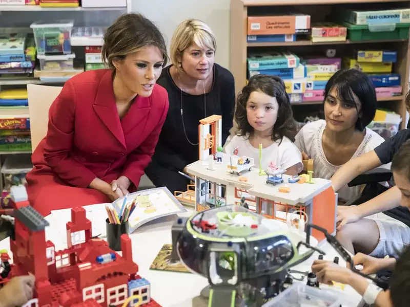Melania Trump a vizitat un spital de copii din Paris