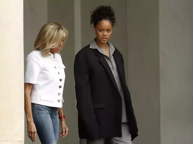 Rihanna, la Palatul Elysee. Cântăreața s-a întâlnit cu Emmanuel și Brigitte Macron