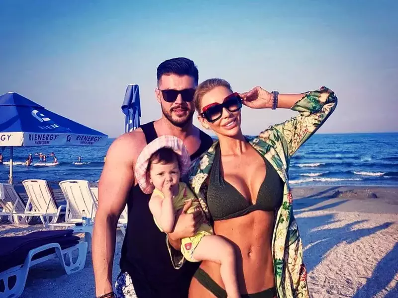 Bianca Drăgușanu, la plajă alături de fetița ei și Victor Slav. Detaliul care le-a atras atenția tuturor