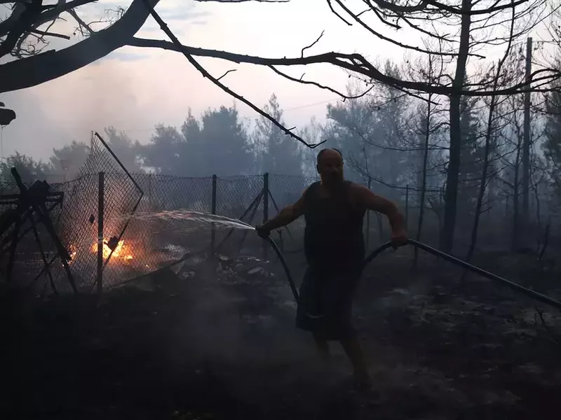 Incendii în apropiere de Atena