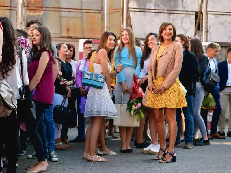 Carmen-Iohannis_la-deschiderea-noului-an-scolar-2017-la-Sibiu-1024×683