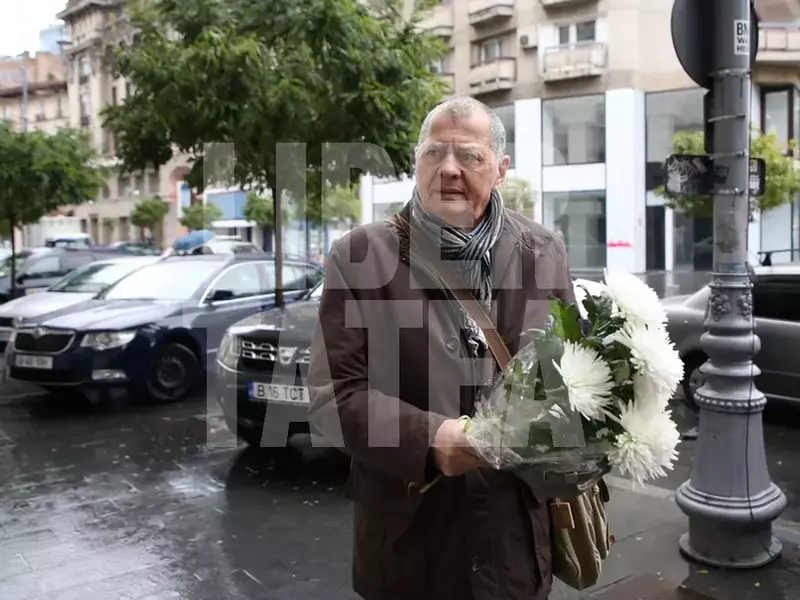 VIDEO/ Cristina Stamate a fost depusă în foaierul Teatrului de Revistă „Constantin Tănase”