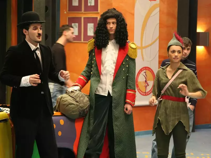 Smiley in Cu un pas inainte 2