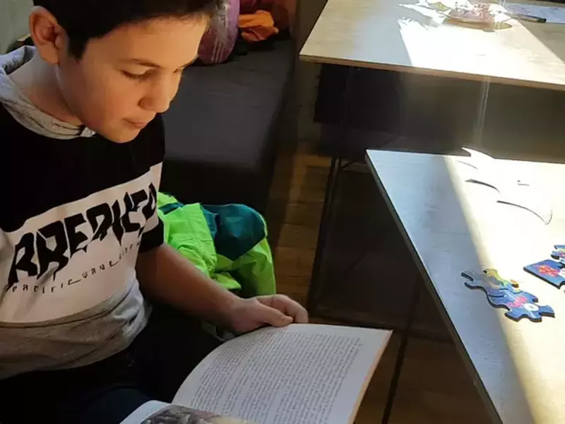 Andi Vlădoiu, copilul care prezintă cărți pe Youtube