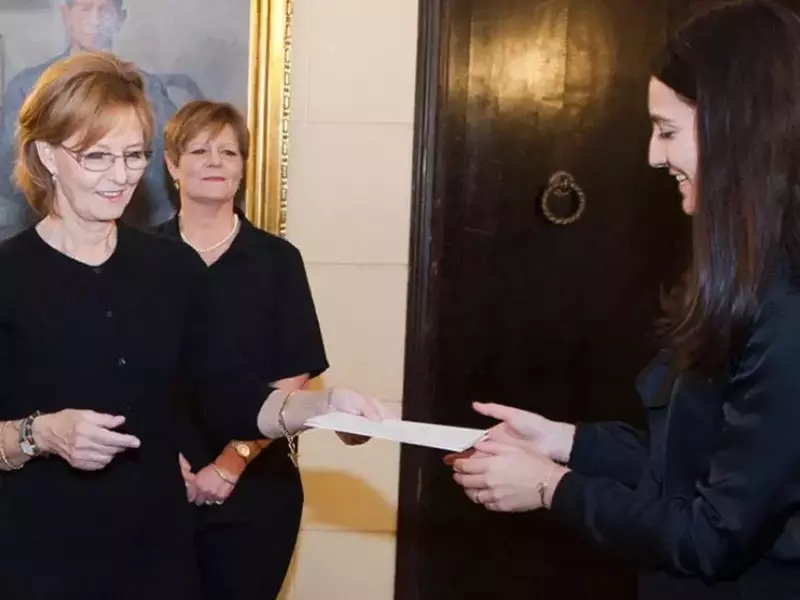 Custodele Coroanei Regale oferă cadouri de Crăciun angajaților de la Palatul Elisabeta