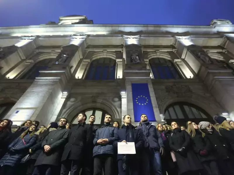 Funcționarii vor putea comite de acum abuzuri „legale” dacă le fac pentru prieteni sau rude îndepărtate - procurori