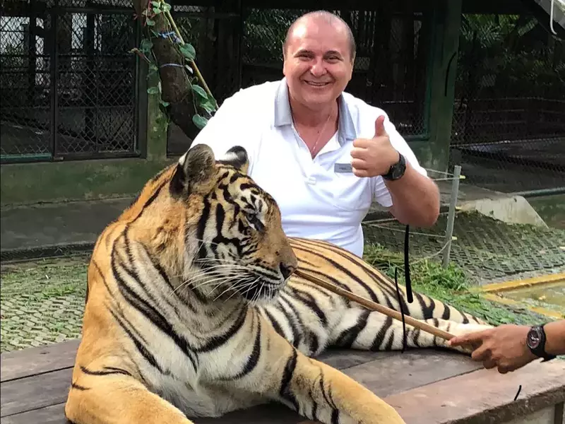 Milionarul Nick Rădoi a împlinit 55 de ani și a sărbătorit în Thailanda