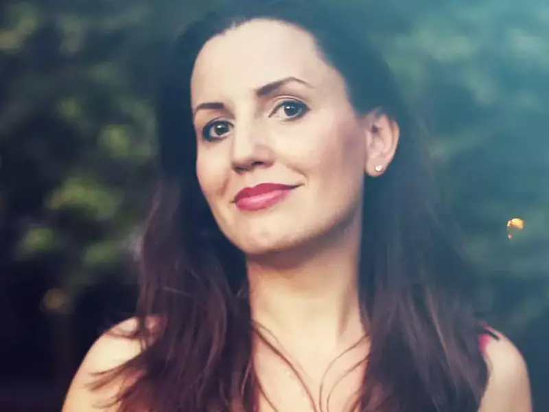 Femeie înjunghiată de fostul soț, într-o grădiniță din Capitală