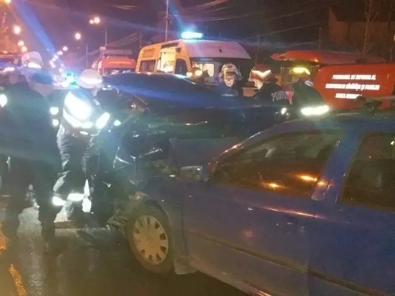 Un accident rutier a avut loc în Capitală, în urmă cu puțin timp. Trei autoturisme au fost implicate pe Șoseaua Gheorghe I. Sisești.