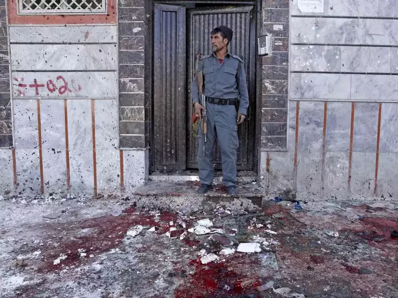 Atentat sinucigas într-un centru electoral din Kabul, Afganistan (FOTO: EPA)