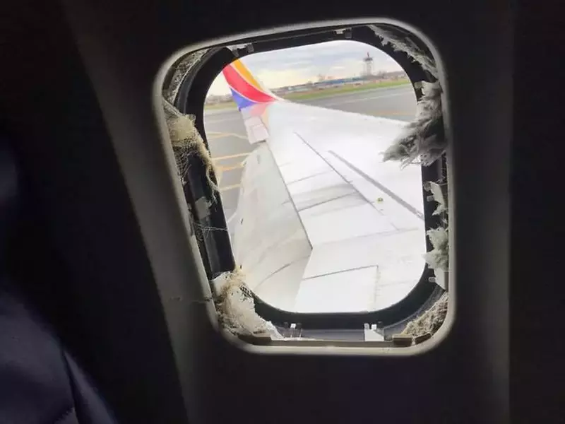 geamul avionului s-a spart in urma exploziei
