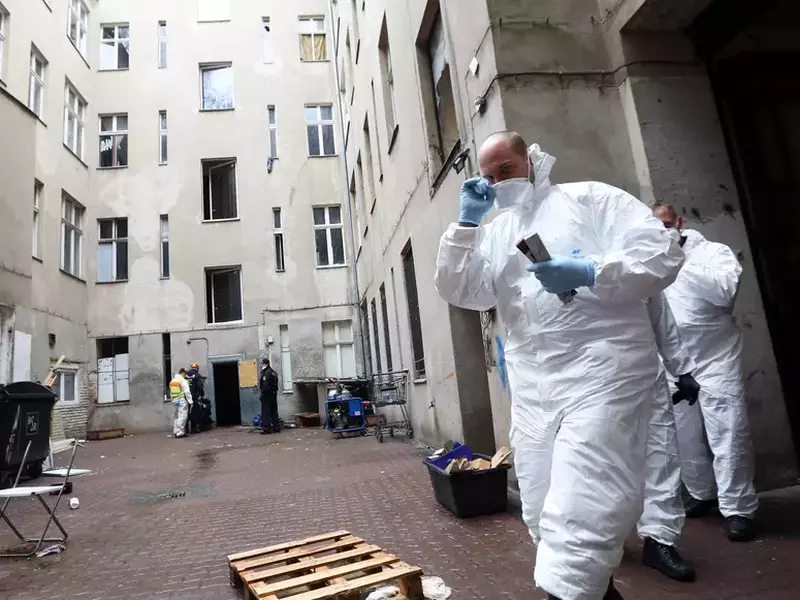 Zeci de români, evacuați dintr-o clădire din Berlin