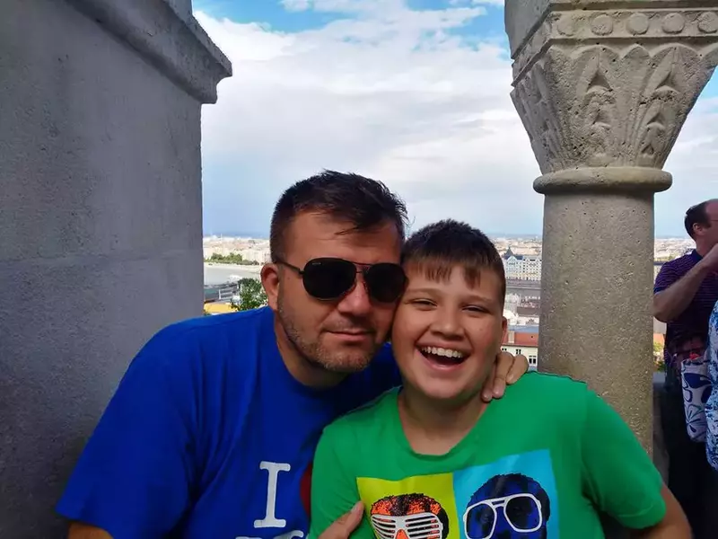 Gabi Hurlup, poliţistul rănit în explozia de la Mihăileşti de acum 14 ani: "24 mai e ca o a doua zi de naştere". Ofiţerul ajuns acum la 47 de ani era şef de post în localitatea buzoiană atunci când s-a produs tragedia.