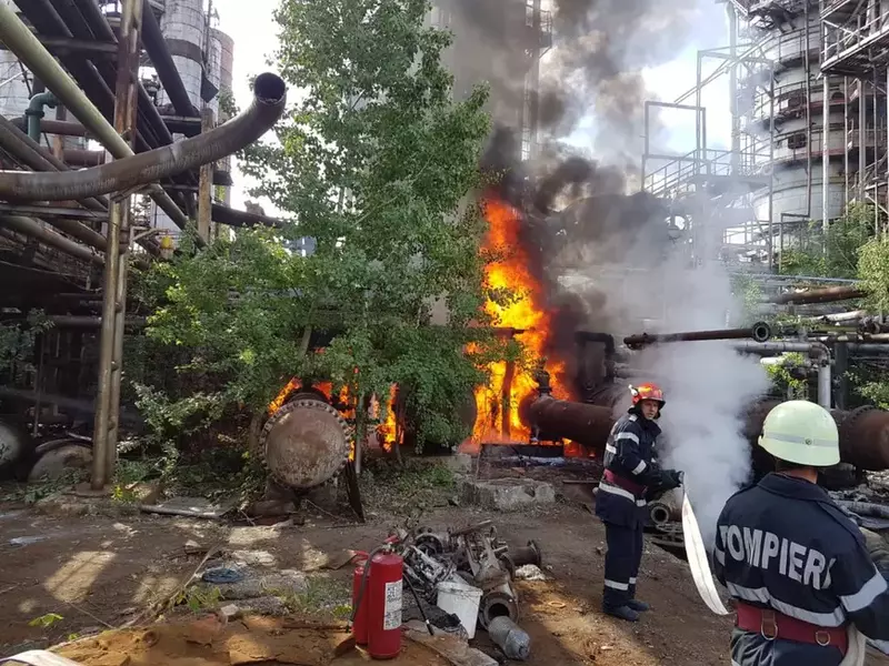 Incendiu la fosta Rafinărie Astra din Ploiești (1)