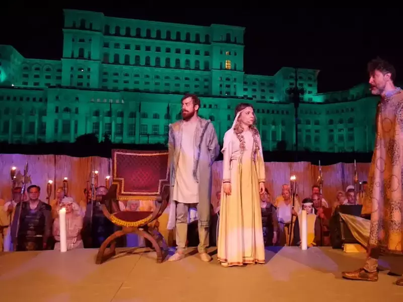Imagini din piesa Vlaicu Vodă. Scena finală din fața Casei Poporului