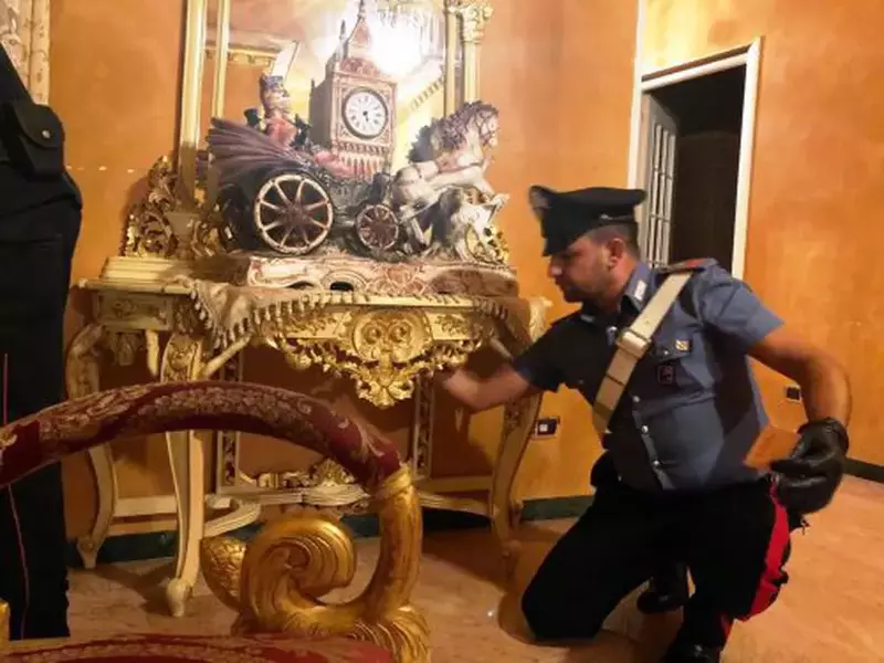 interiorul casei acoperite cu aur al celui mai temut grup mafiot