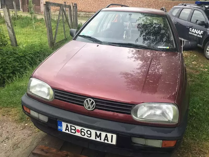 Mașina scoasă la vânzare de ANAF la prețul unui telefon mobil (1)