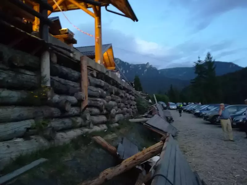 Terasa ruptă la o pensiune din Durău, în timpul unei nunți