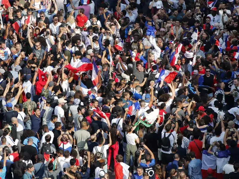 Sărbătoare în Paris, Franța este campioana mondială la fotbal