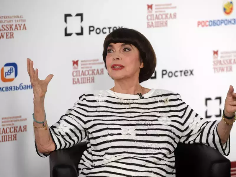 Mireille Mathieu’s news conference on Red Square