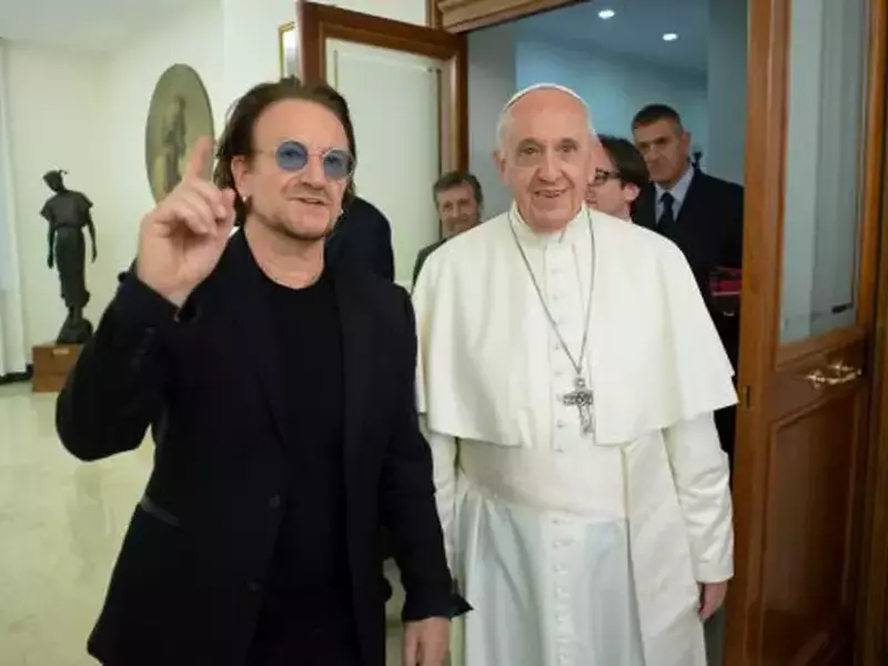 Bono a fost în vizită la Papa Francisc (foto Northfoto)
