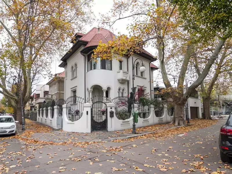 Vilă neobrâncovenească din Cotroceni, scoasă la vânzare de Artmark (1)