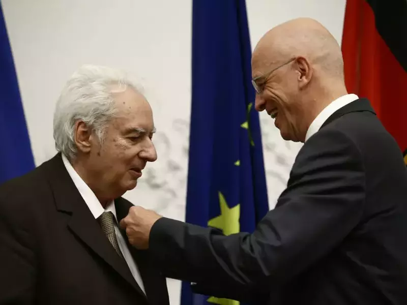 lucian boia decorat foro vlad chirea (12)