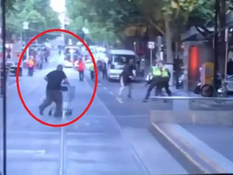 Captură video cu omul străzii care intervine în atacul din Melborune, Australia