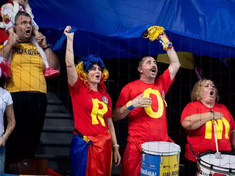 Cine este toboșarul care dă tonul galeriei României la Euro 2018 de handbal feminin
