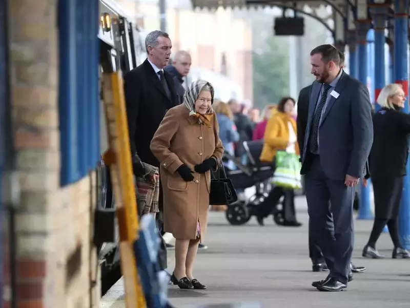 Au călătorit cu Regina care mergea la reședința unde va petrece Crăciunul