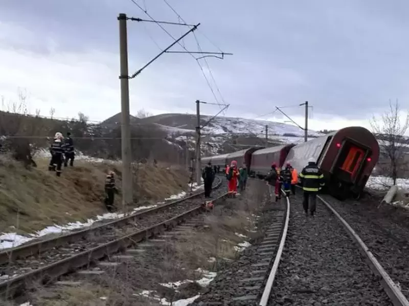 Un tren de călători a deraiat în județul Hunedoara (1)