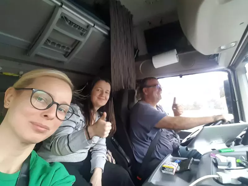 VIDEO Aventura unui reporter într-un camion, prin Europa. Andreea Archip și cuplul de camionagii