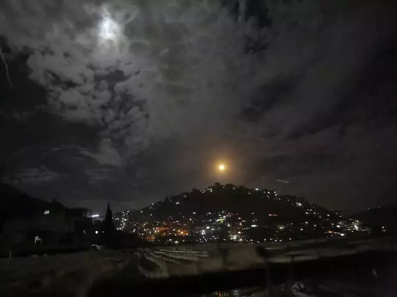 Syrian air defenses repell Israeli attack in Damascus