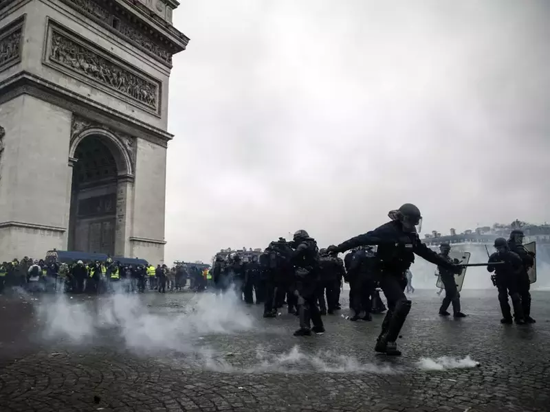 Yellow vests protest in Paris