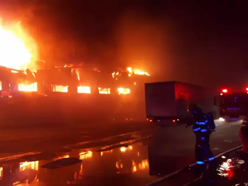 Incendiu puternic la fabrica de condimente Solina din Alba Iulia