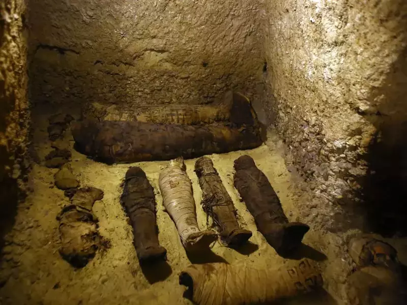 Peste 40 de mumii noi, inclusiv copii, au fost descoperite în Egipt