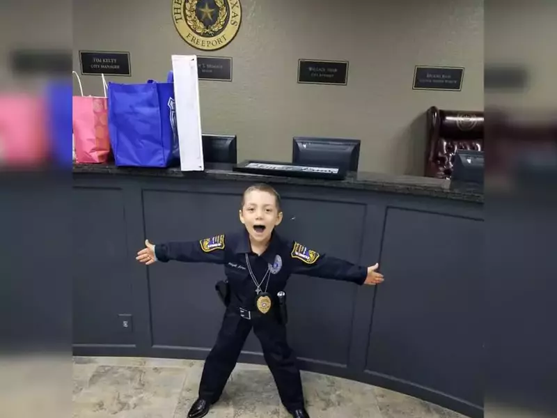 O fetiță de 6 ani care suferă de cancer și-a îndeplinit visul de a deveni polițistă, în Statele Unite. A fost un moment magic FOTO&VIDEO