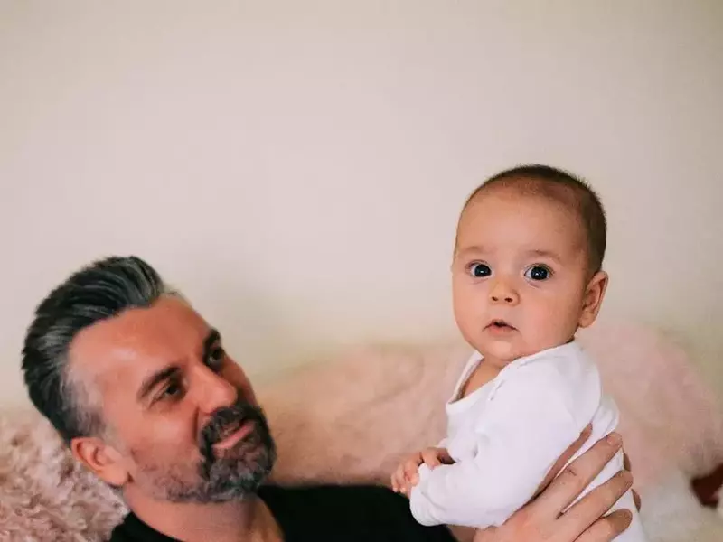 Cezar Ionașcu cu bebelușul