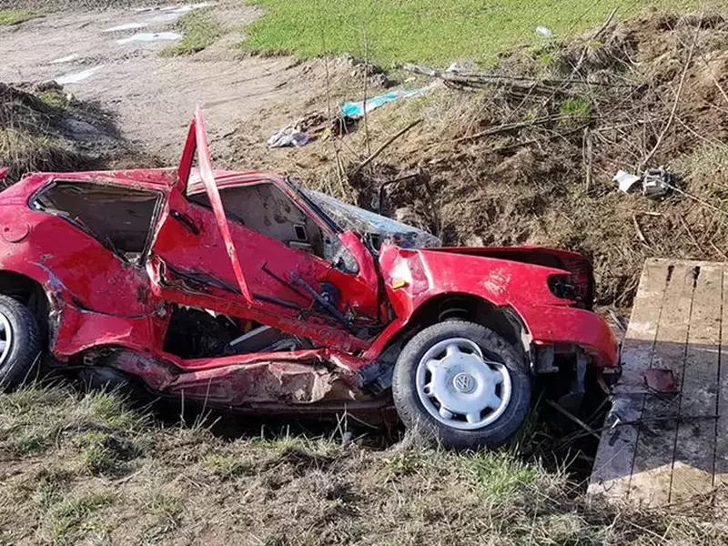 Un poștaș din Satu Mare a provocat un grav accident rutier, pentru că nu a oprit la indicatorul "Stop"