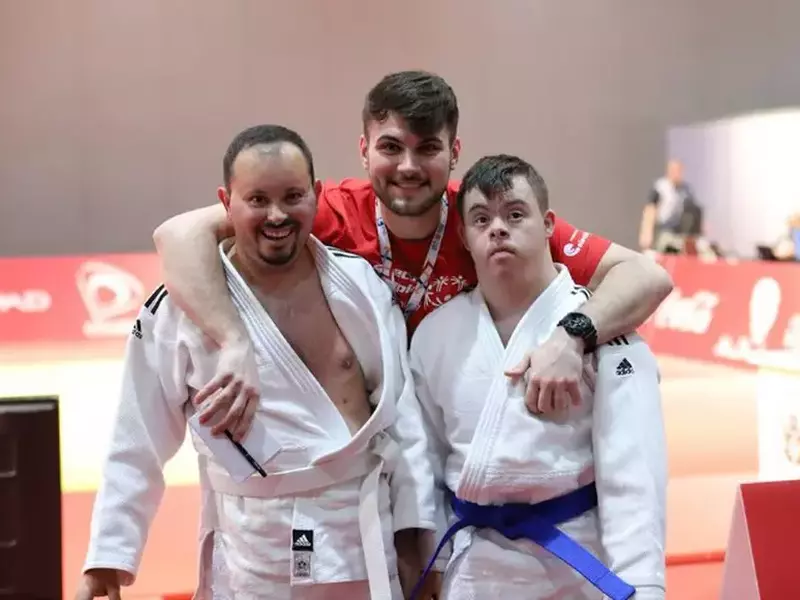 JUDO: Andrei Butnaru, Laurențiu Zelko și antrenorul Sorin Minea