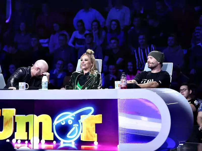 Mihai Bendeac și Roxana Vancea, sărut pasional pe scenă. ”Mihăiță a încasat la greu!”