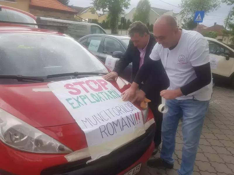 Mai mulți grevişti de la Electrolux au pornit, luni, spre Ambasada Suediei din București. Angajații se află în cea de-a opta săptămână de grevă