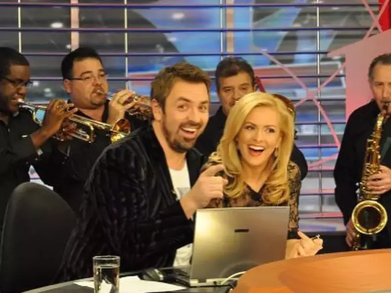 simona-gherghe-implineste-17-ani-de-la-prima-emisie-la-antena-1-imagini-de-colectie-facute-publice-de-prezentatoare-foto4