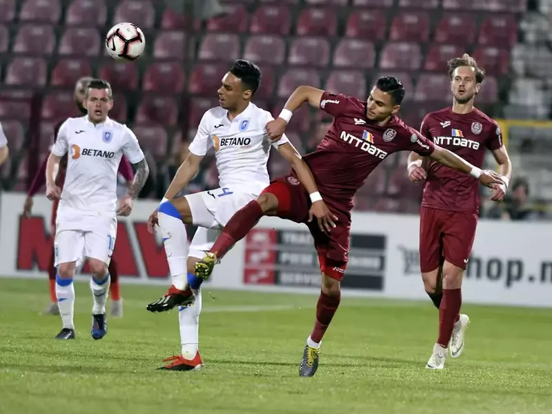 Raoul Baicu si Cristian Manea in meciul de fotbal dintre CFR Cluj si Universitatea Craiova, din cadrul playoff-ului Ligii 1 Betano, desfasurat pe Stadionul Dr. Constantin Radulescu din Cluj Napoca, duminica 12 mai 2019. © FOTO:Razvan Pasarica/SPORT PICTURES