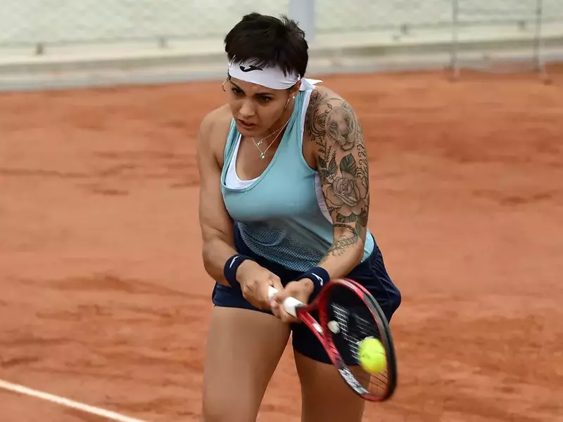 Ea a eliminat-o pe Sorana Cîrstea în turul 2 la Roland Garros. Aliona Bolșova Zadoinov este spaniolă de origine moldoveană