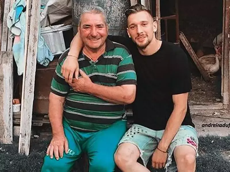 Ionuț Radu și-a vizitat bunicii din satul Brâncoveanu, judeţul Dâmboviţa. Vacanță românească