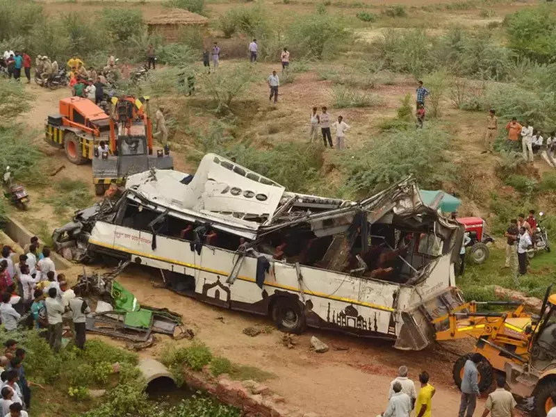 At least 29 killed in bus accident near Agra, India