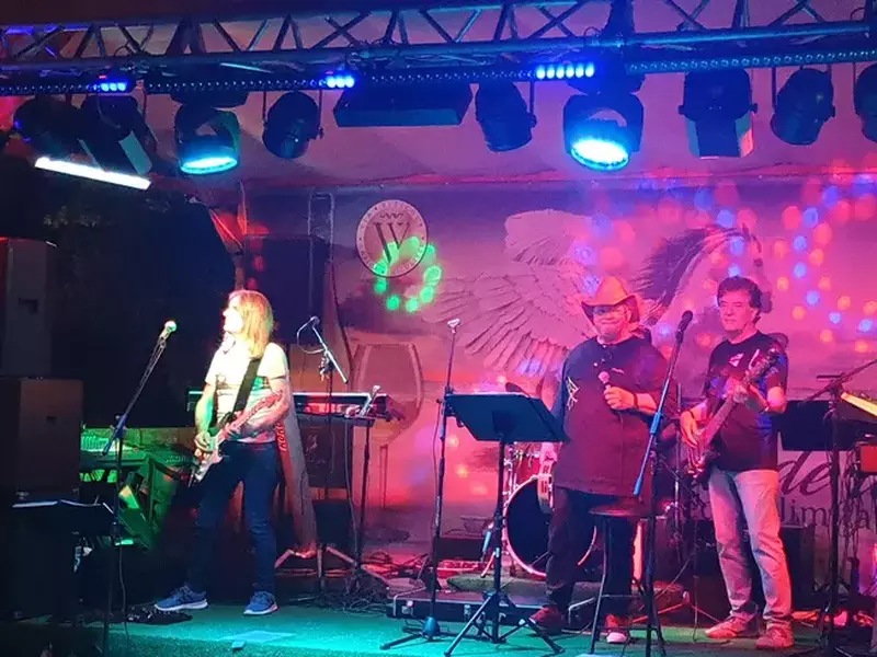 mugurel cu blue workers