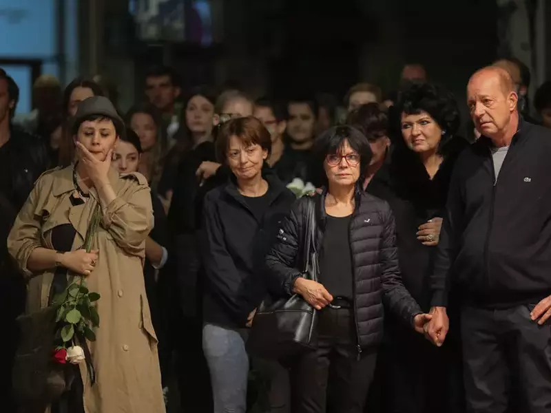 Soția lui Ducu Darie (a doua, de la dreapta la stânga), scenografa Maria Miu, alături de actorul Marian Rîlea