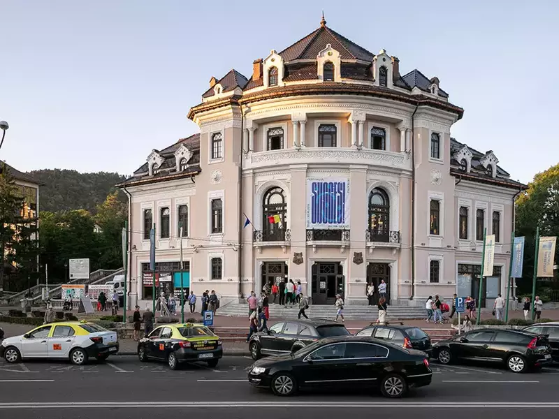 piesa-teatru-frontal-11